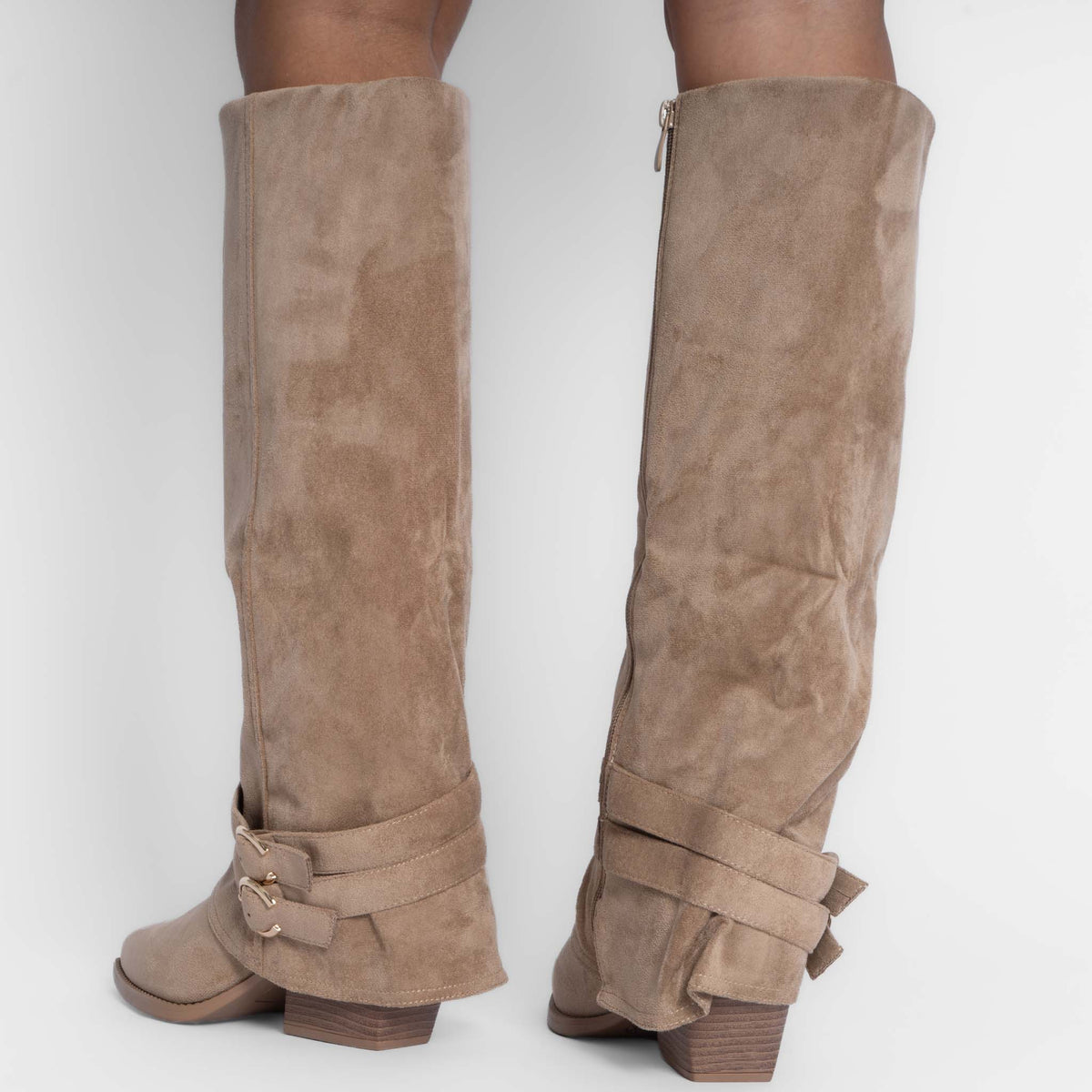 Bota Savannah con hebilla