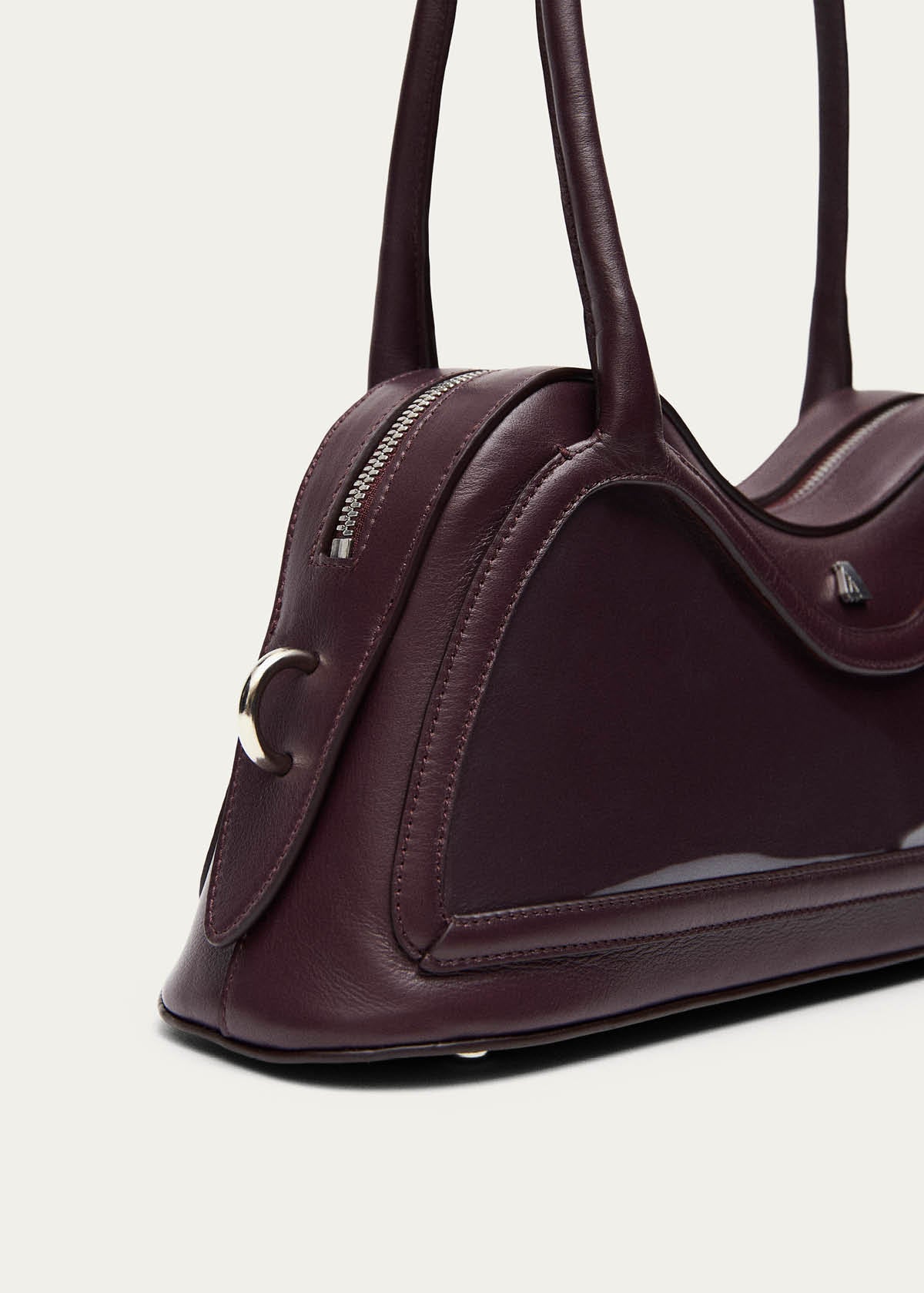 Bolso Hilma de cuero vinílico color burdeos