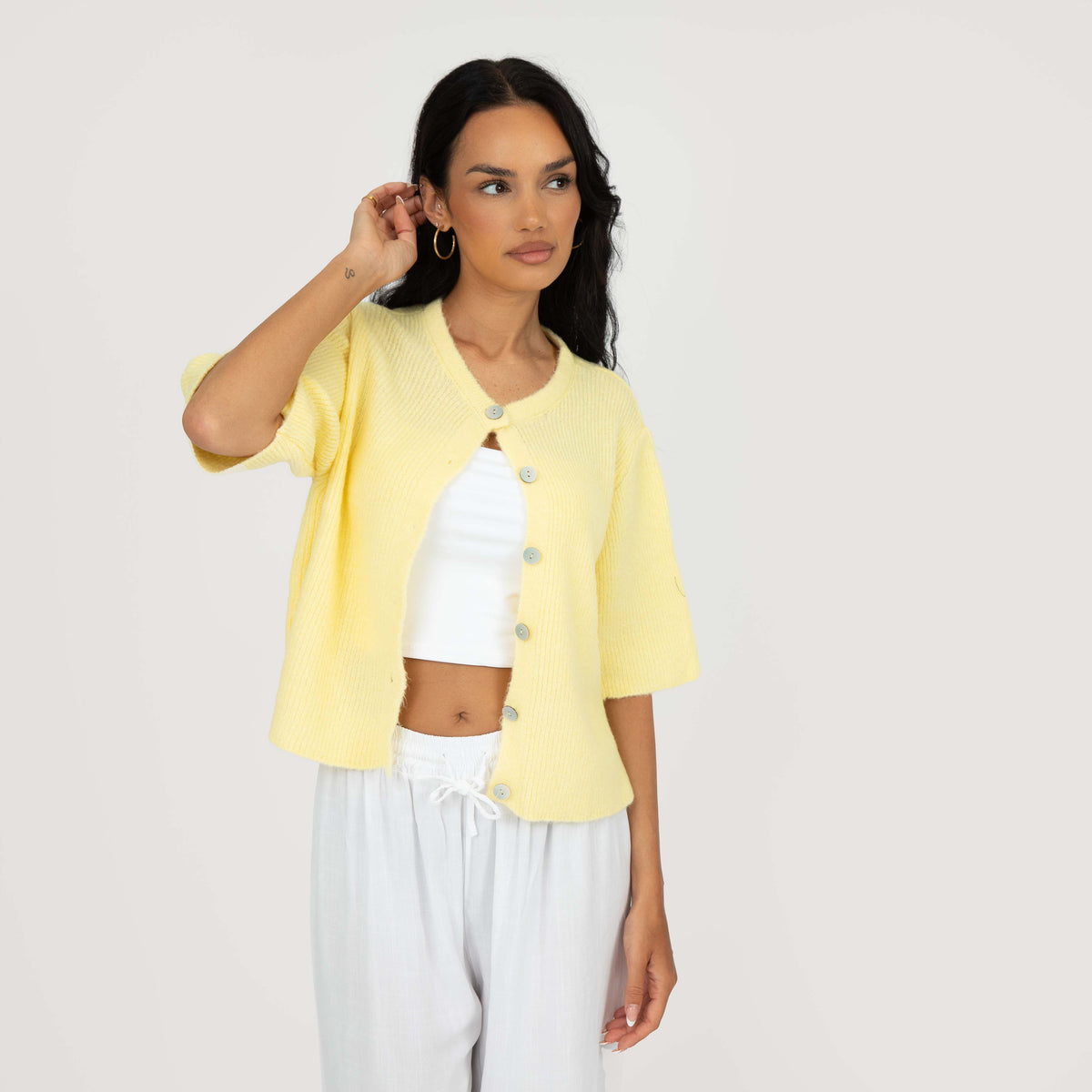Short-sleeve knitted cardigan