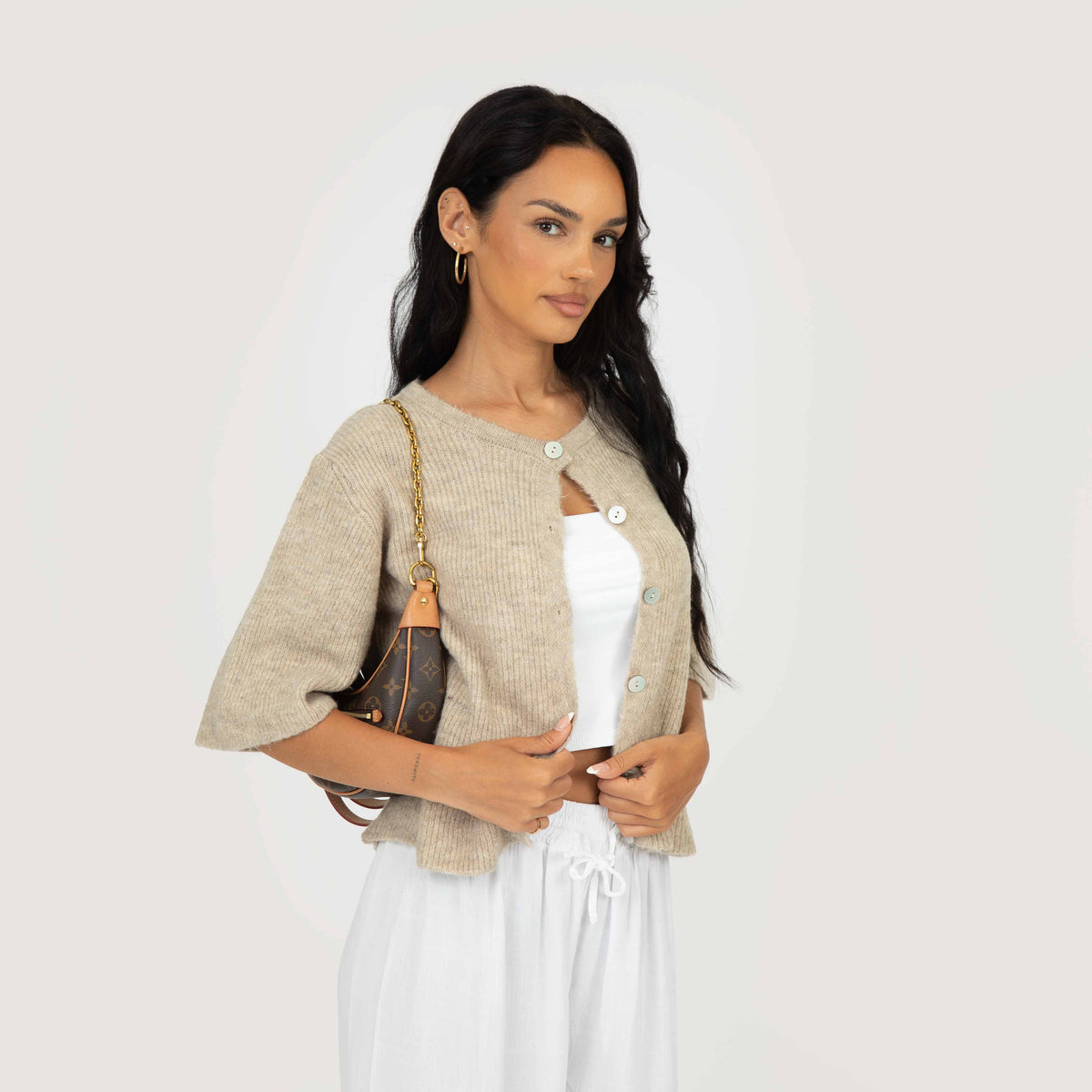 Short-sleeve knitted cardigan