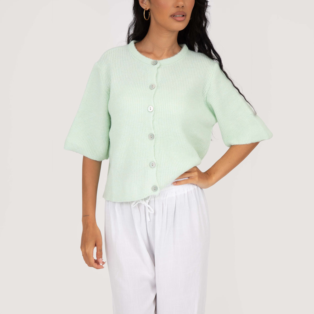 Short-sleeve knitted cardigan