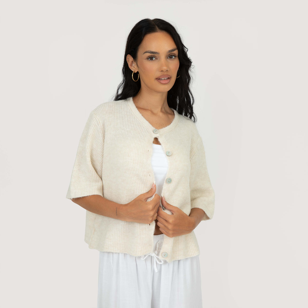 Short-sleeve knitted cardigan
