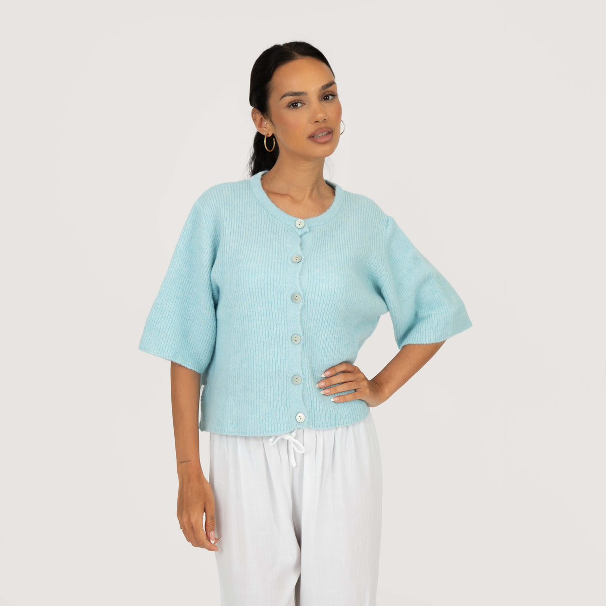 Short-sleeve knitted cardigan