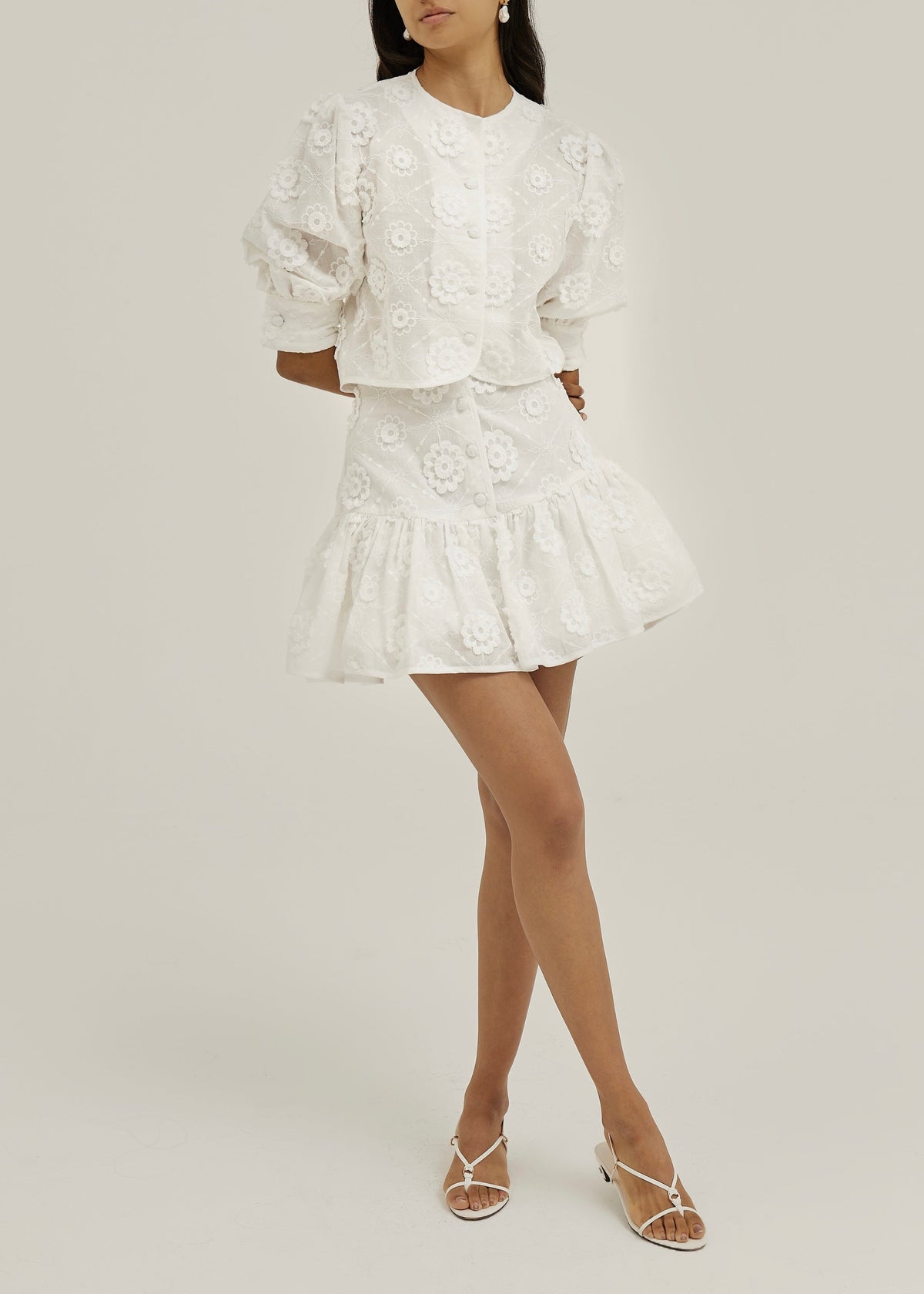 Blusa Laney con apliques florales 3D | Blanco isla