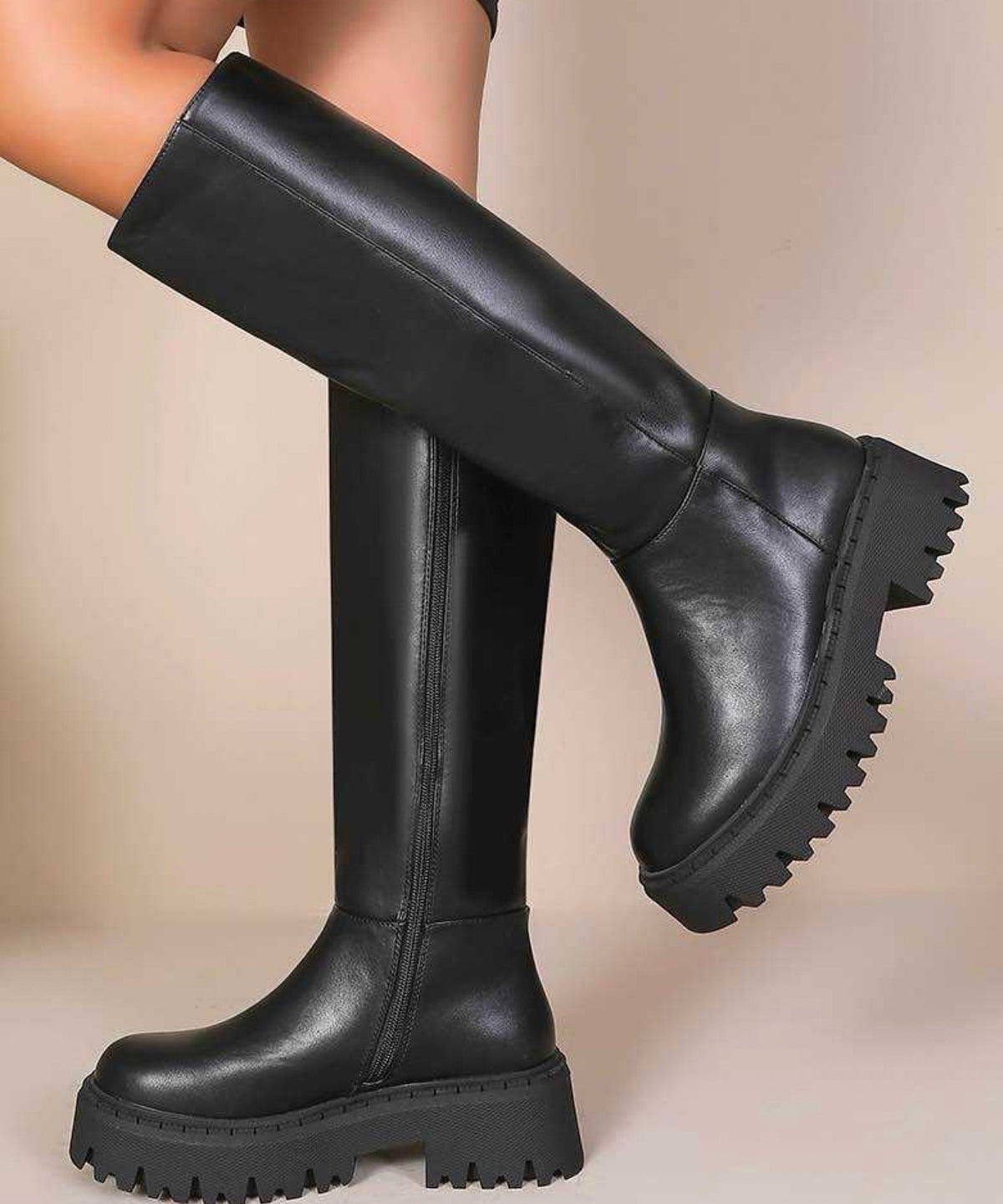 Bota de suela gruesa Elina negra