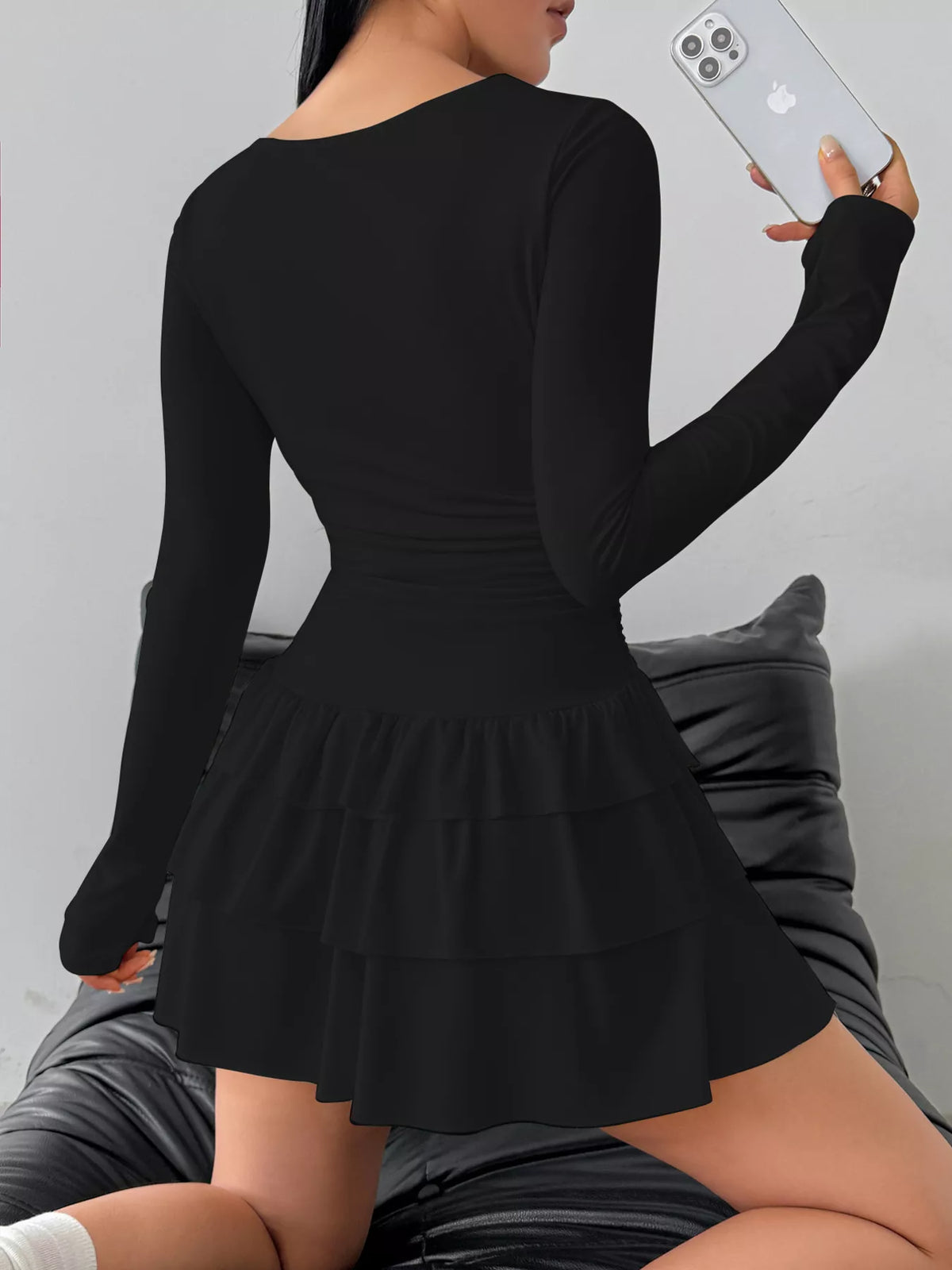 Minivestido fruncido de manga larga con volantes superpuestos