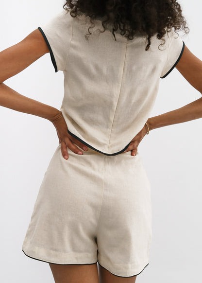 Top minimalista Juliana con ribete en contraste | Beige y negro