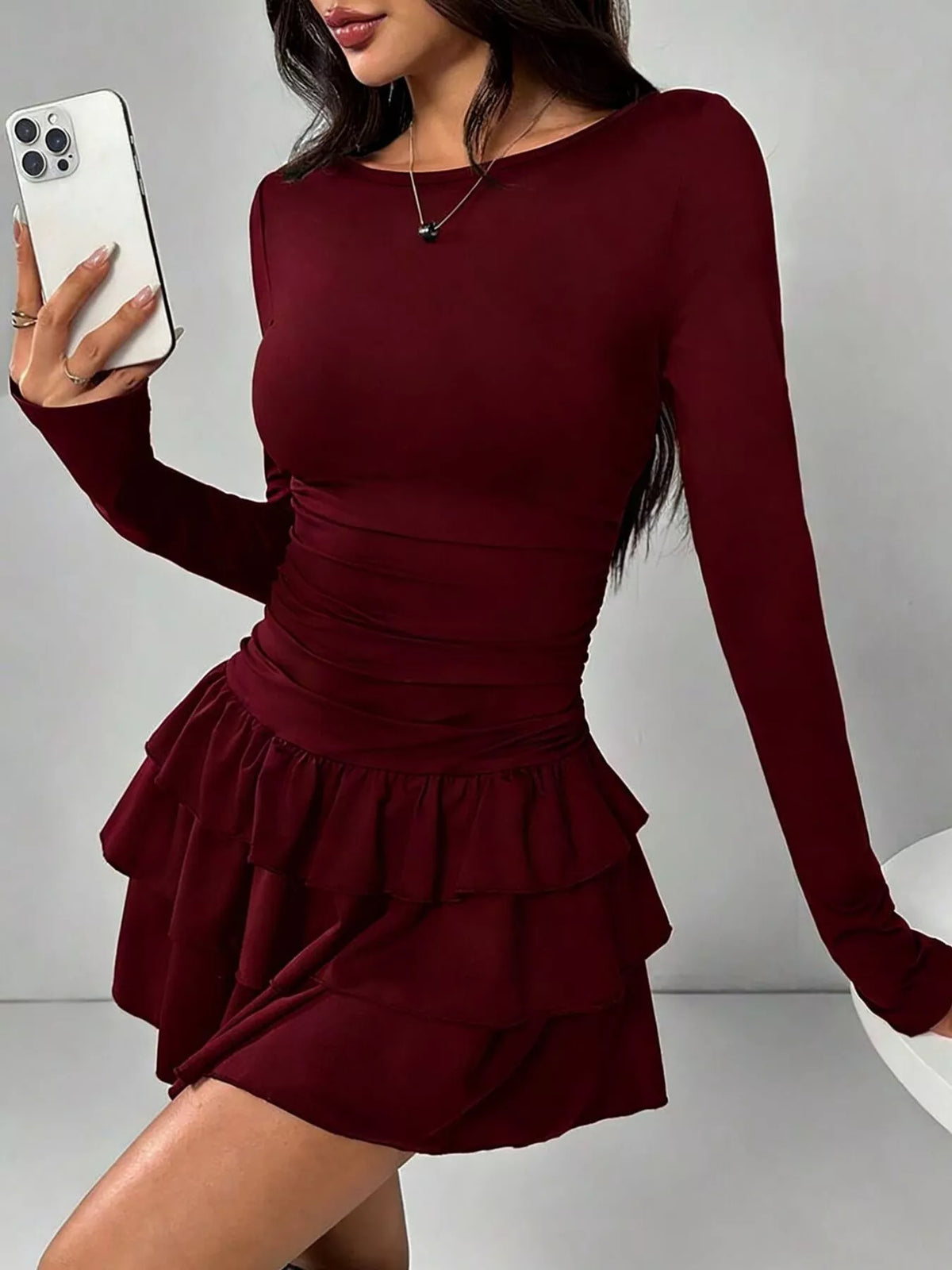 Minivestido fruncido de manga larga con volantes superpuestos
