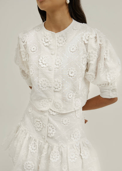 Blusa Laney con apliques florales 3D | Blanco isla