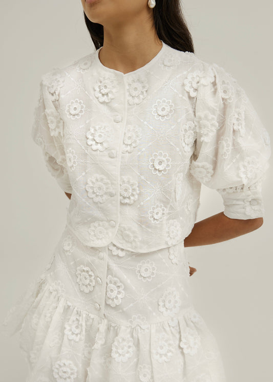 Blusa Laney con apliques florales 3D | Blanco isla