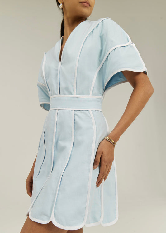 Vestido Avina Icon con ribete ondulado | Azul pastel/blanco