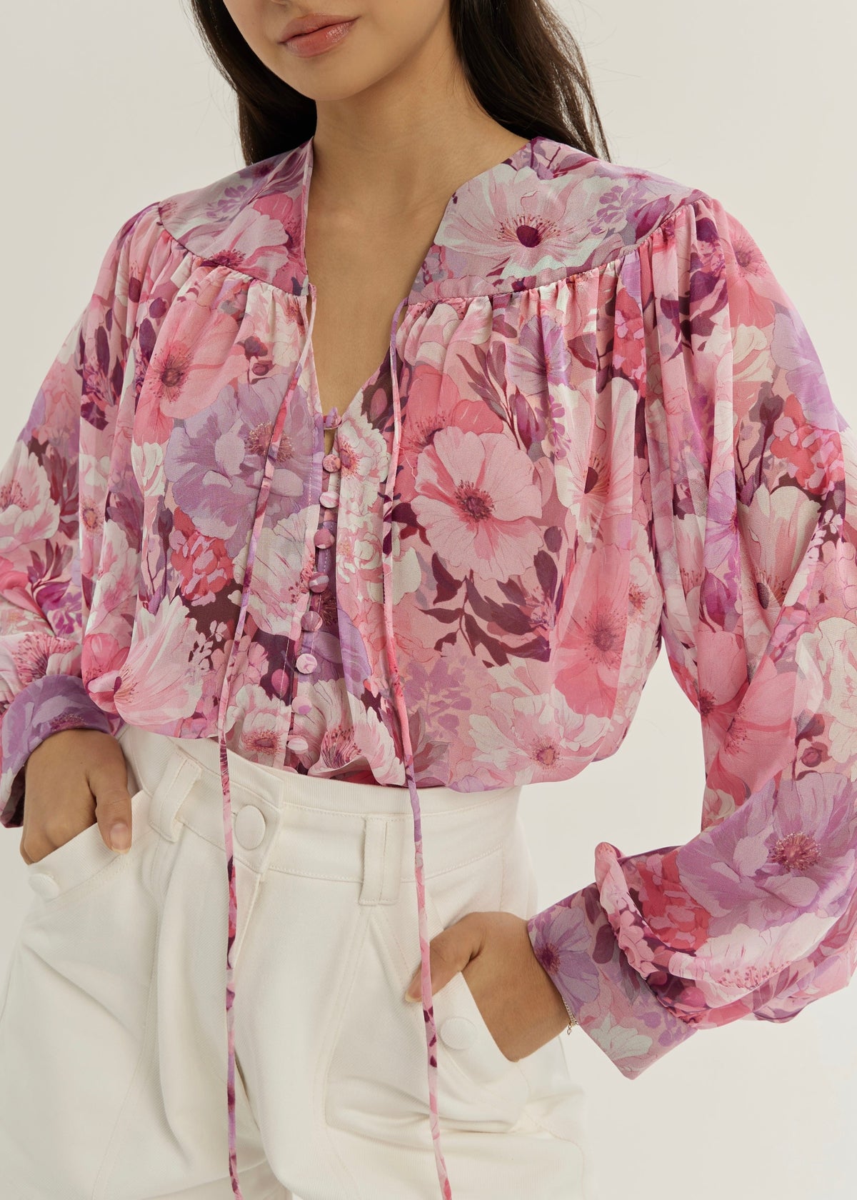 Blusa floral Chantal con lazo en el cuello | Rosa
