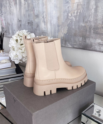 Botines Chelsea Nora Cortos Beige