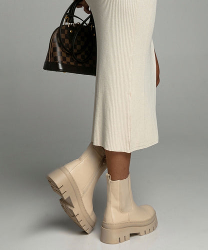 Botines Chelsea Nora Cortos Beige