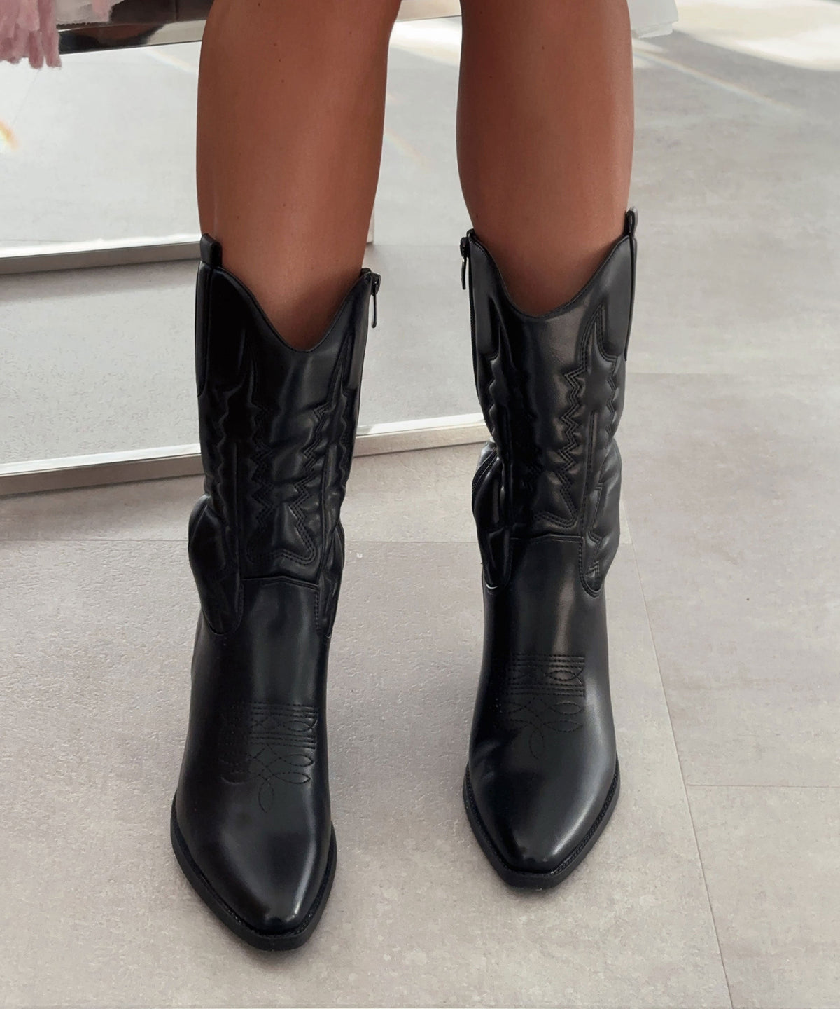 Botas cowboy Selenay negras midi