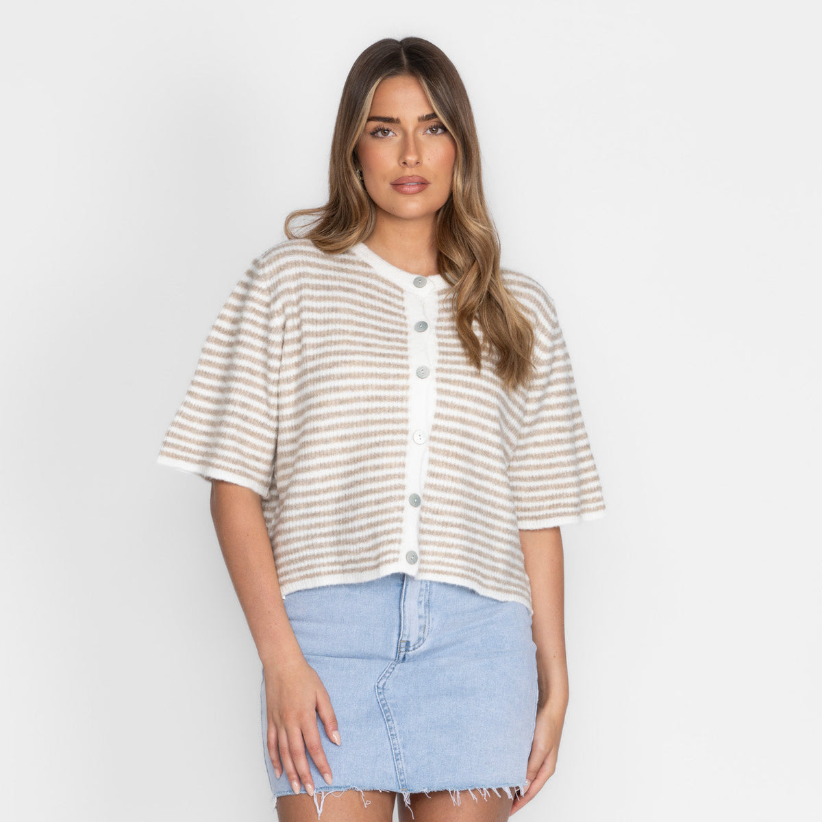 Short-sleeve knitted cardigan