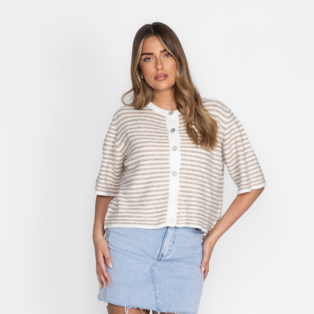 Short-sleeve knitted cardigan