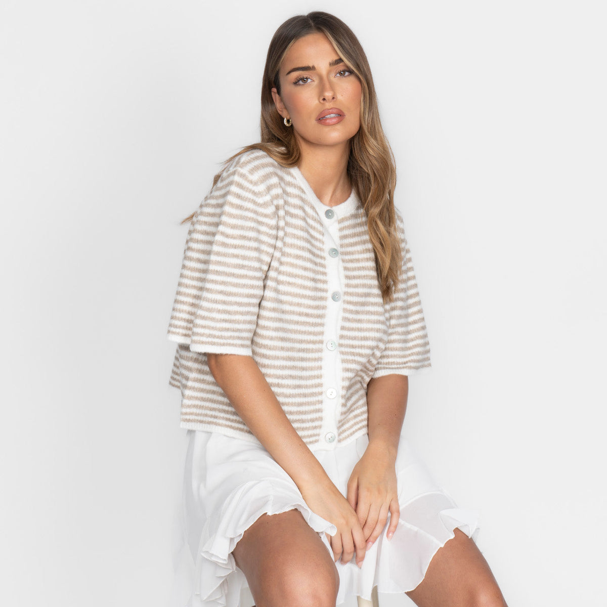 Short-sleeve knitted cardigan