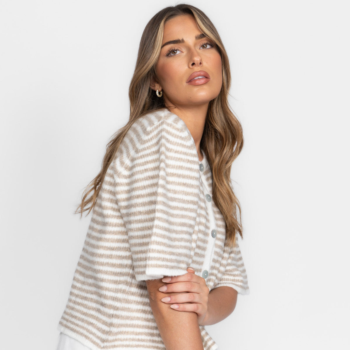 Short-sleeve knitted cardigan