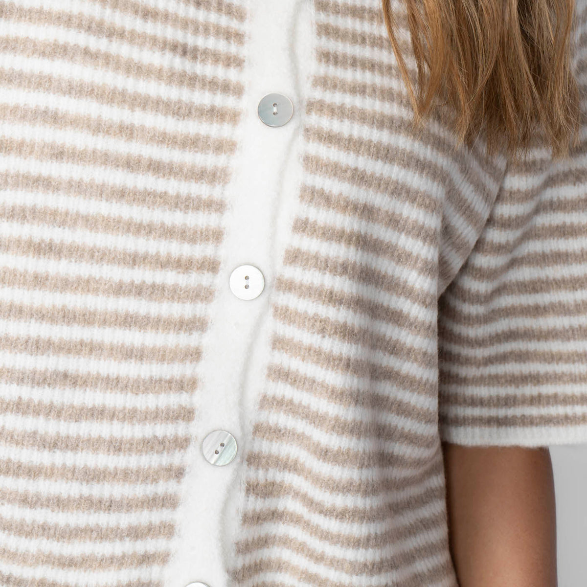 Short-sleeve knitted cardigan