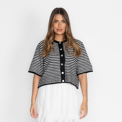 Short-sleeve knitted cardigan