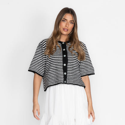 Short-sleeve knitted cardigan
