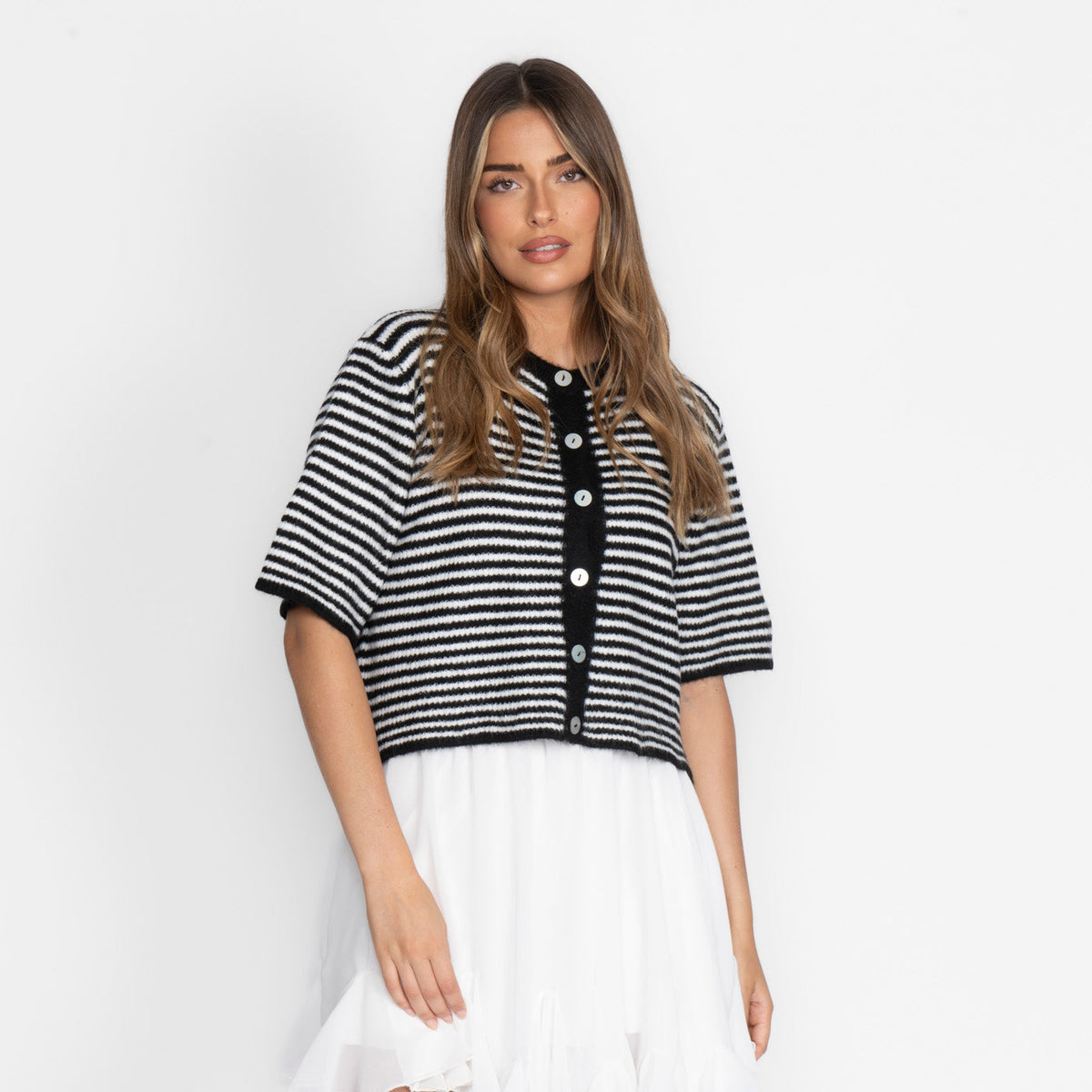 Short-sleeve knitted cardigan