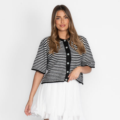 Short-sleeve knitted cardigan