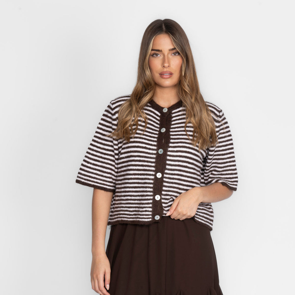 Short-sleeve knitted cardigan