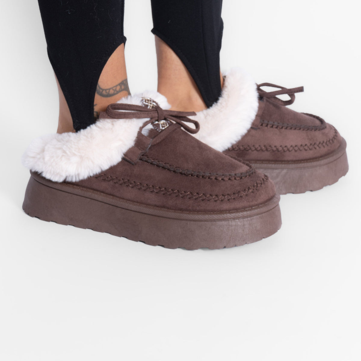 Pantufla tipo mocasín acogedora