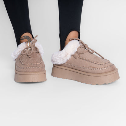 Pantufla tipo mocasín acogedora
