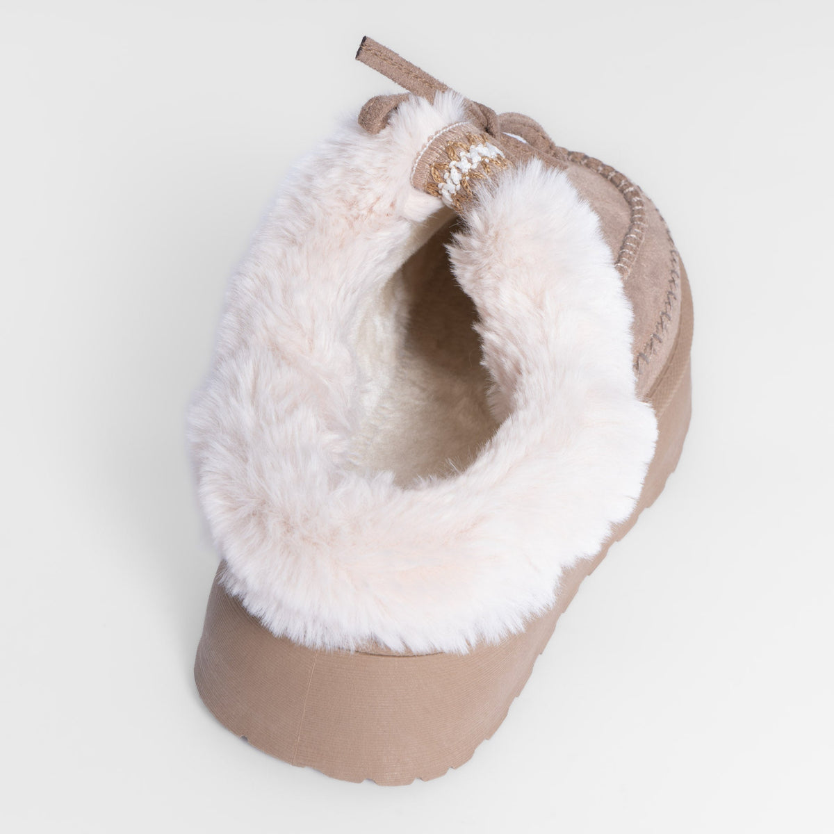 Pantufla tipo mocasín acogedora