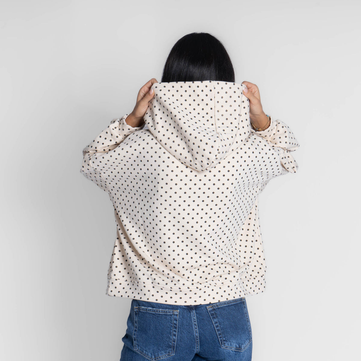 Sudadera con capucha de lunares