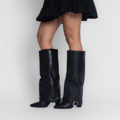 Botas elegantes con hebilla
