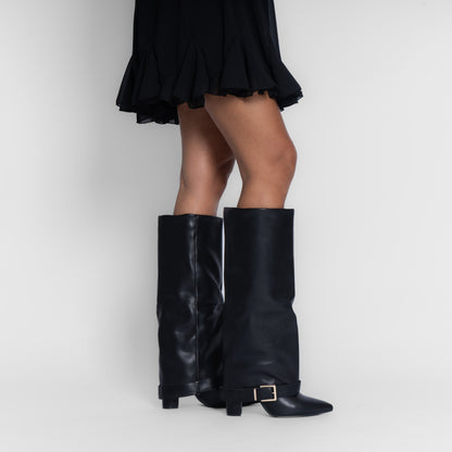 Botas elegantes con hebilla