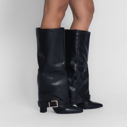 Botas elegantes con hebilla