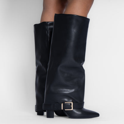 Botas elegantes con hebilla