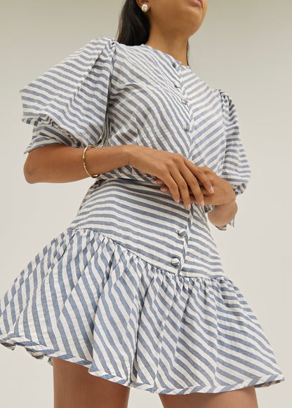 Blusa estilo resort Laney de rayas con botones | Azul marino/blanco