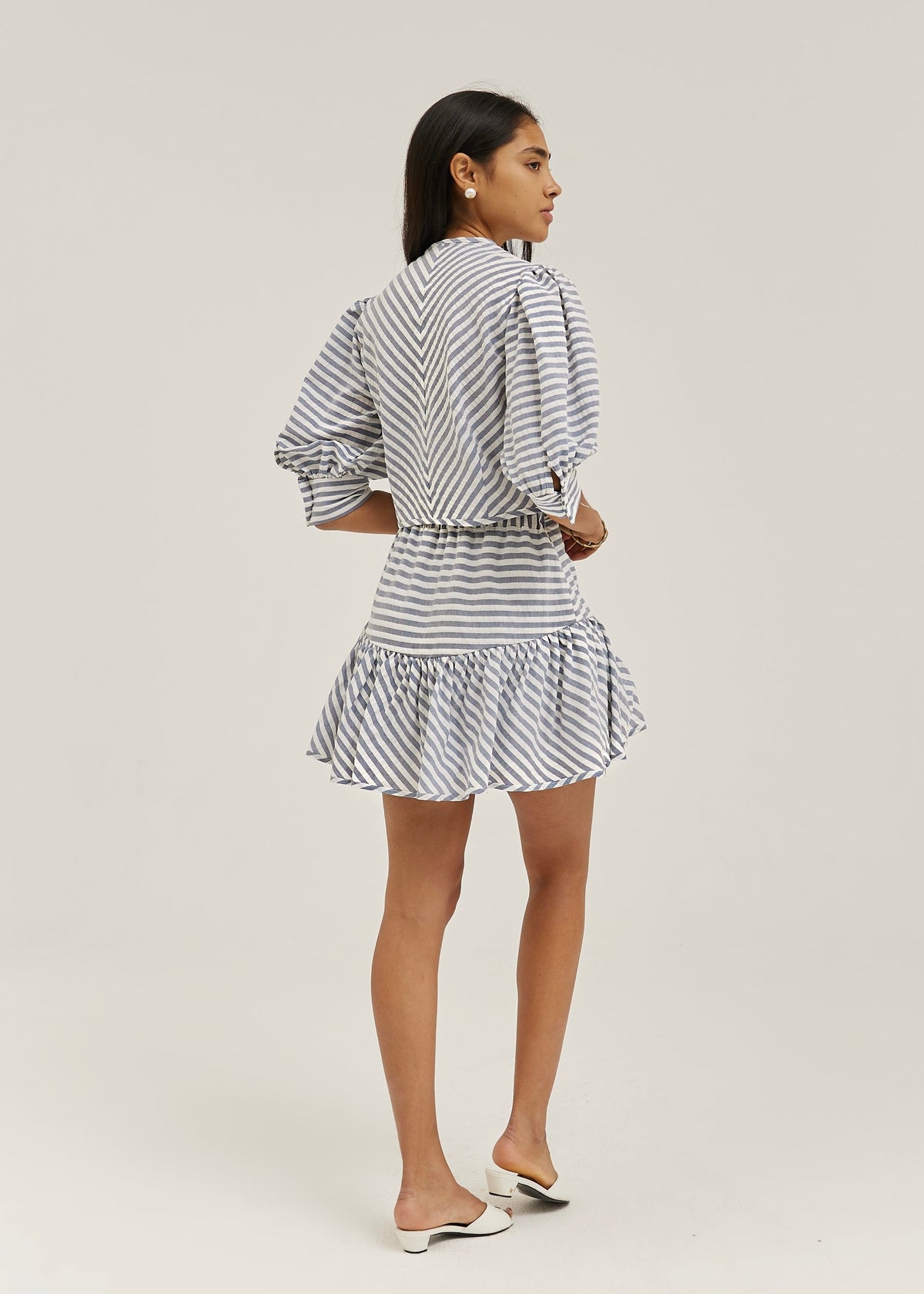 Blusa estilo resort Laney de rayas con botones | Azul marino/blanco
