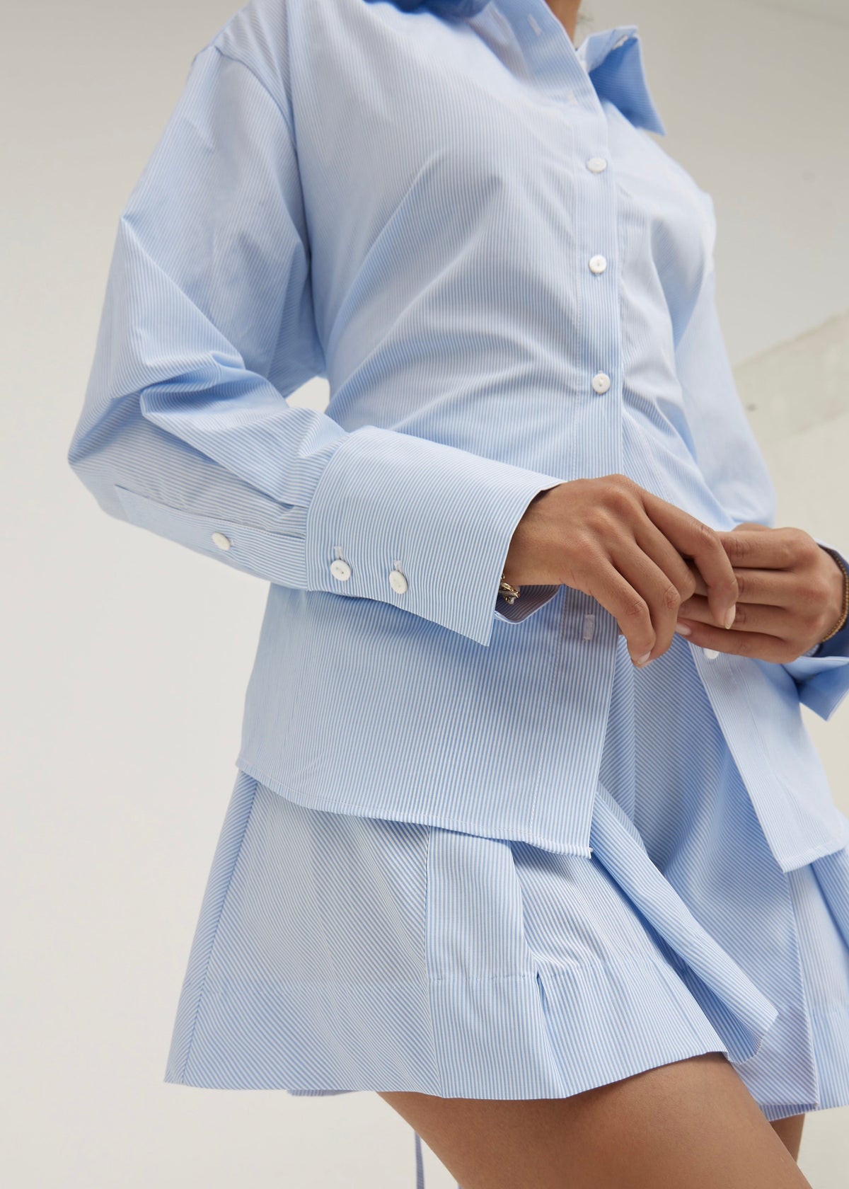 Camisa Reena con lazo trasero y cintura ajustable | Azul/Blanco