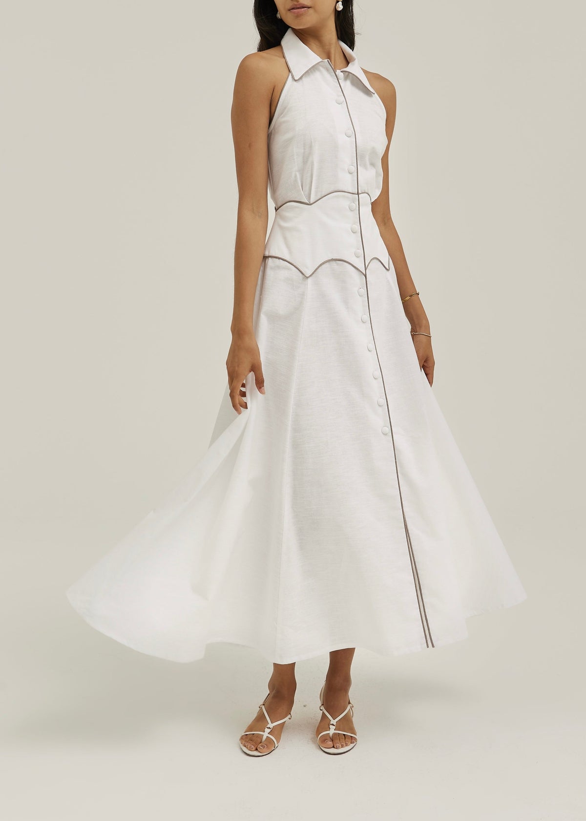 Vestido Kalila con iconos en contraste | Blanco/Topo