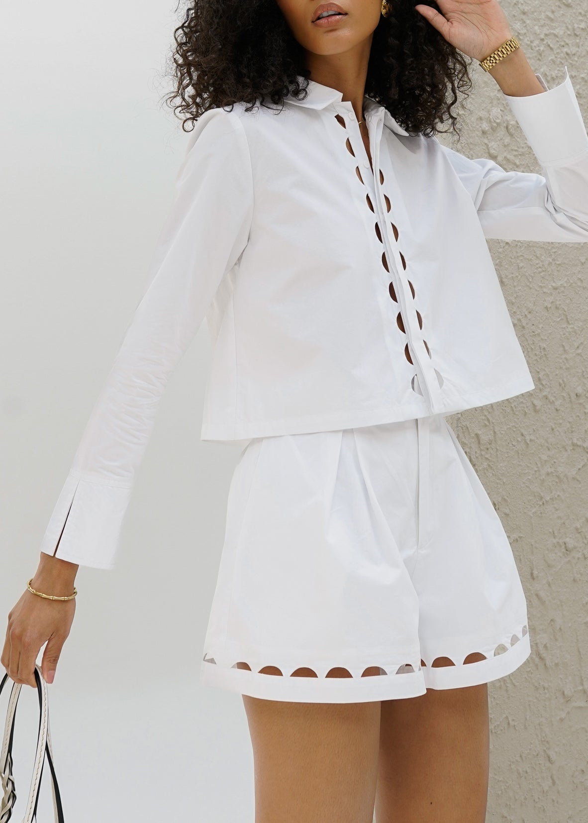 Camisa de algodón Gloria con corte abierto y botones | Blanca