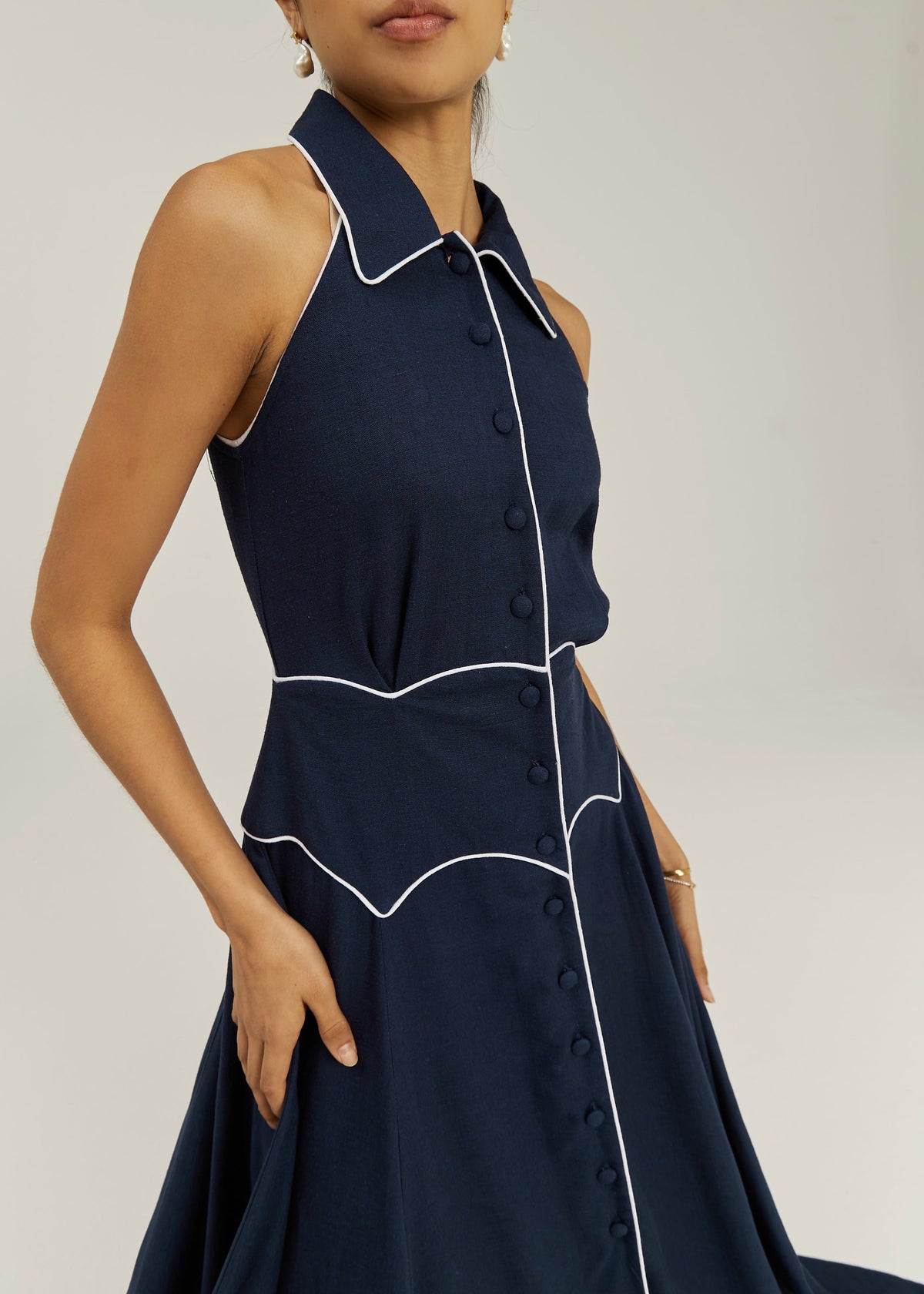 Vestido icónico de contraste Kalila | Azul marino/Blanco