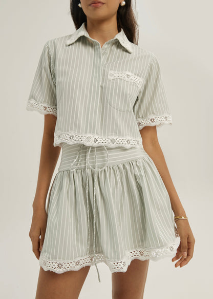 Camisa de rayas con ribete de encaje Marie | Verde matcha/Blanco