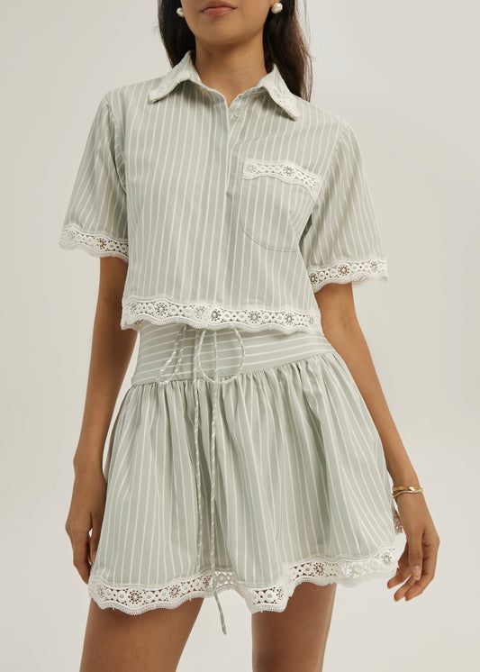 Camisa de rayas con ribete de encaje Marie | Verde matcha/Blanco