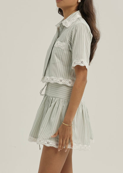 Camisa de rayas con ribete de encaje Marie | Verde matcha/Blanco