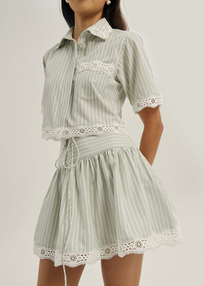 Camisa de rayas con ribete de encaje Marie | Verde matcha/Blanco