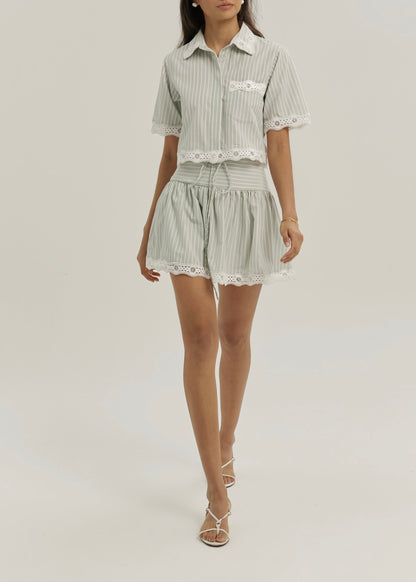Camisa de rayas con ribete de encaje Marie | Verde matcha/Blanco