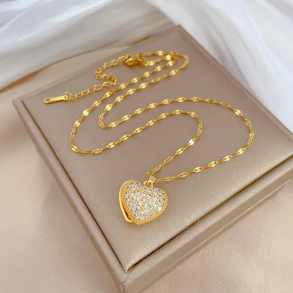 Collar elegante y lujoso de ostra con perla en forma de corazón color melocotón