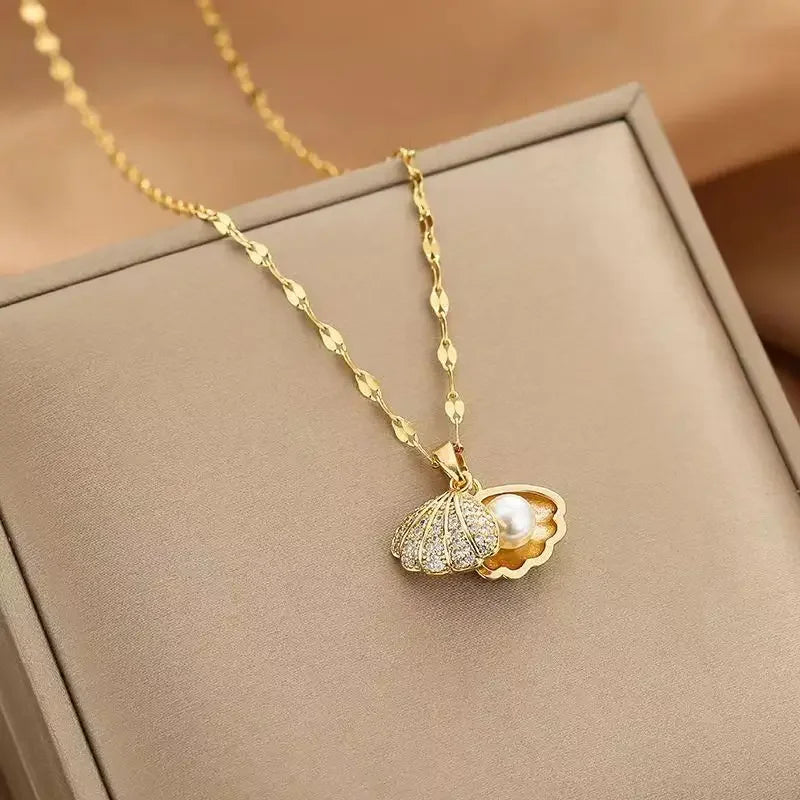 Collar elegante y lujoso de ostra con perla en forma de corazón color melocotón
